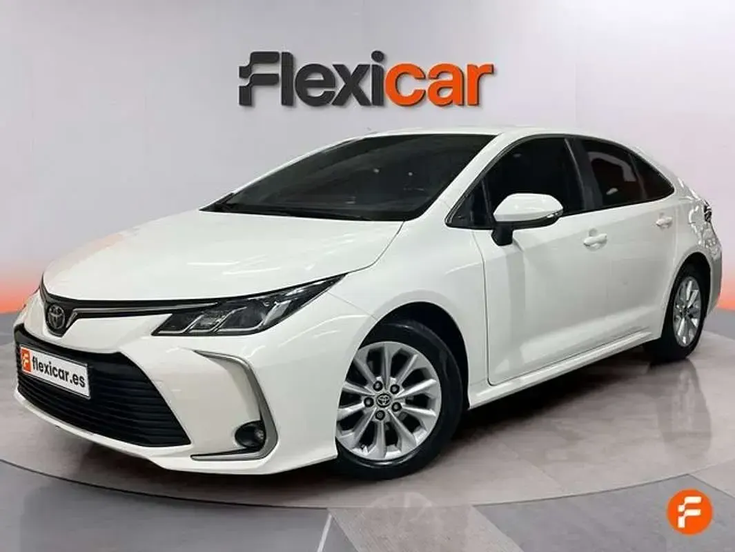 Usado Toyota Corolla Active 125 CV (91 kW) 2022 Blanco Berlina