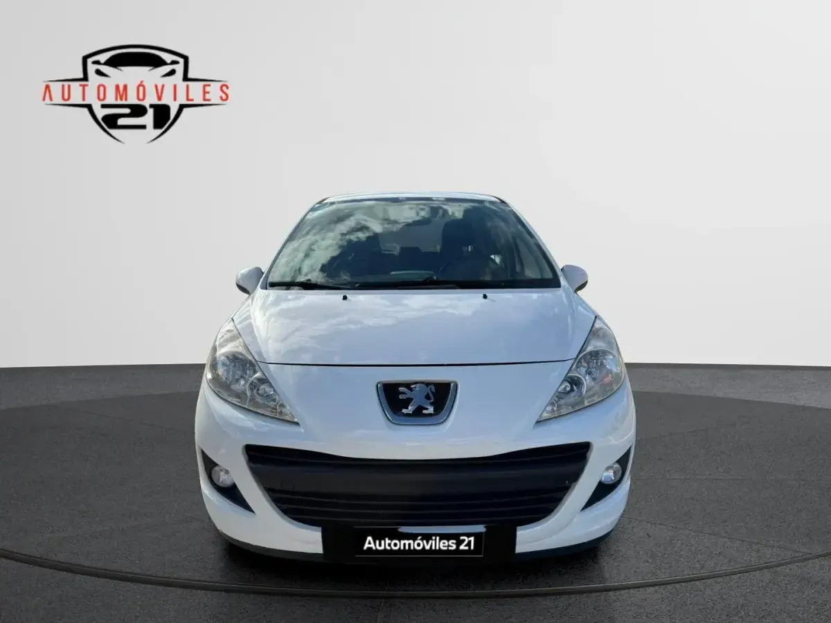 Begagnad Peugeot 207 68 HK (50 kW) 2013 Vit Sedan