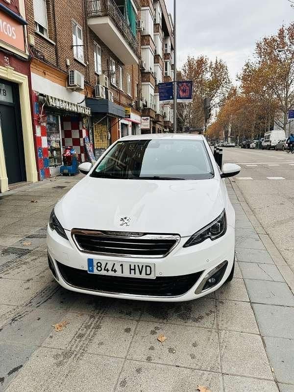 Usado Peugeot 308 Allure 125 CV (91 kW) 2014 Blanco Utilitario