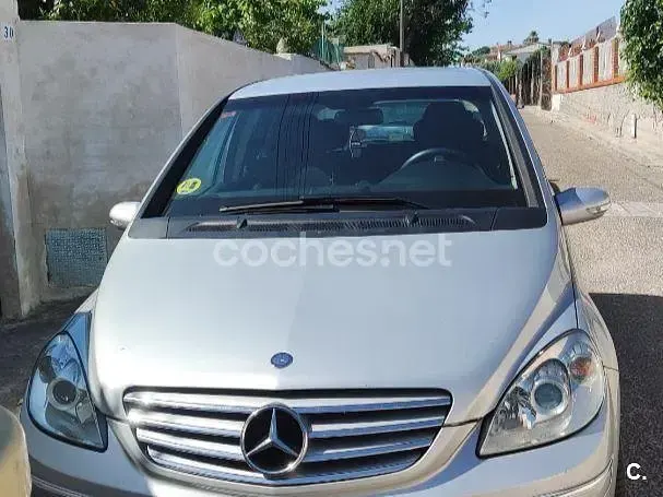 Usado Mercedes B200 140 CV (102 kW) 2008 Gris / plata Monovolumen
