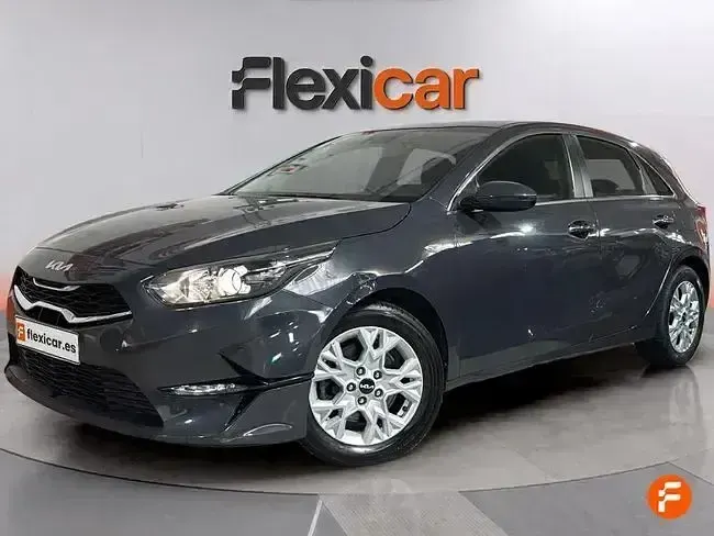 Usado Kia Ceed 136 CV (100 kW) 2023 Gris Utilitario