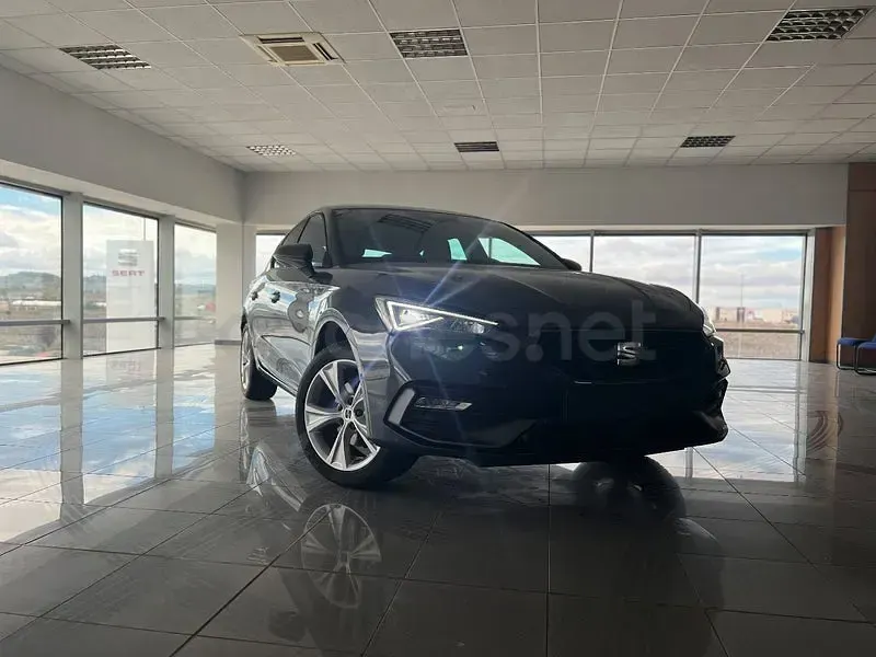 Nuevo Seat Leon FR 150 CV (110 kW) 2026 Gris / plata Berlina