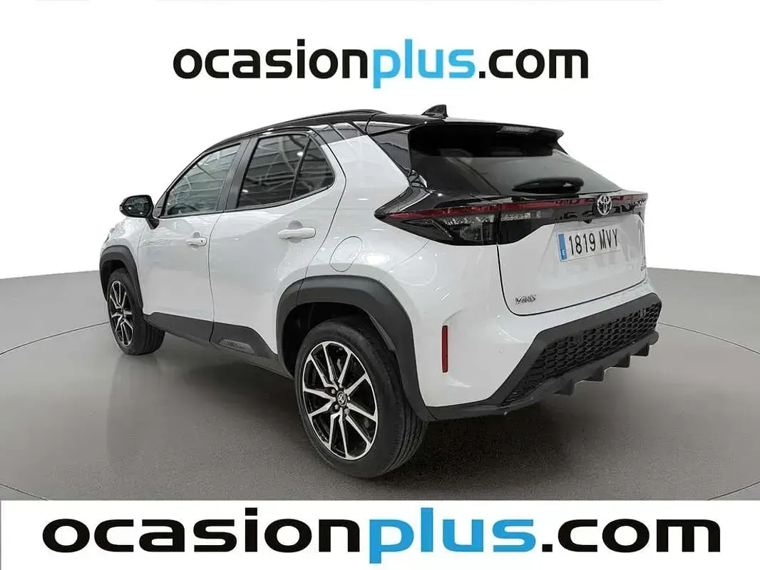 Usado Toyota Yaris Cross Sport 132 CV (97 kW) 2024 Gris SUV