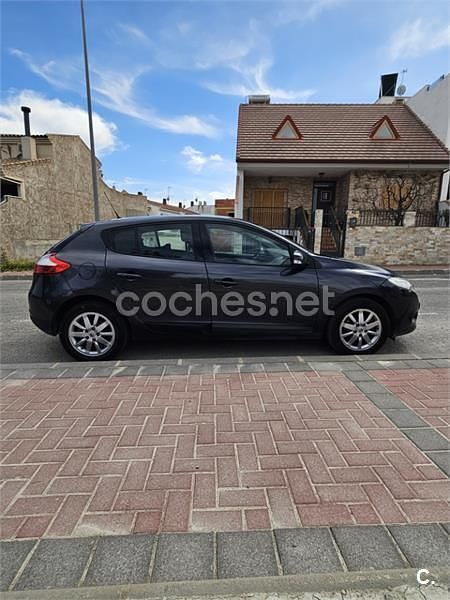 Usado Renault Mégane Dynamique 110 CV (80 kW) 2012 Negro Berlina
