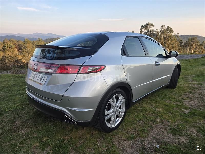Usado Honda Civic Executive 140 CV (102 kW) 2010 Gris / plata Berlina