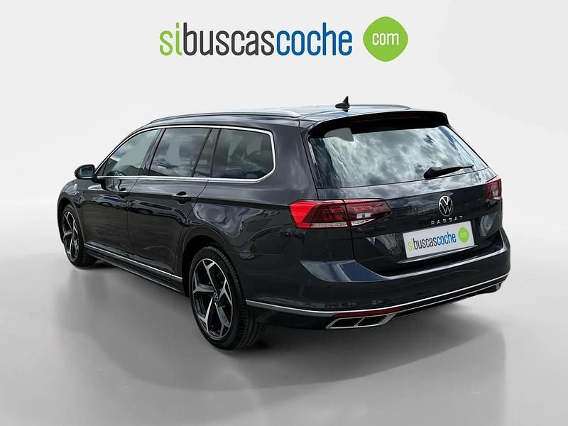 Usado VW Passat R-line 150 CV (110 kW) 2021 Negro Familiar