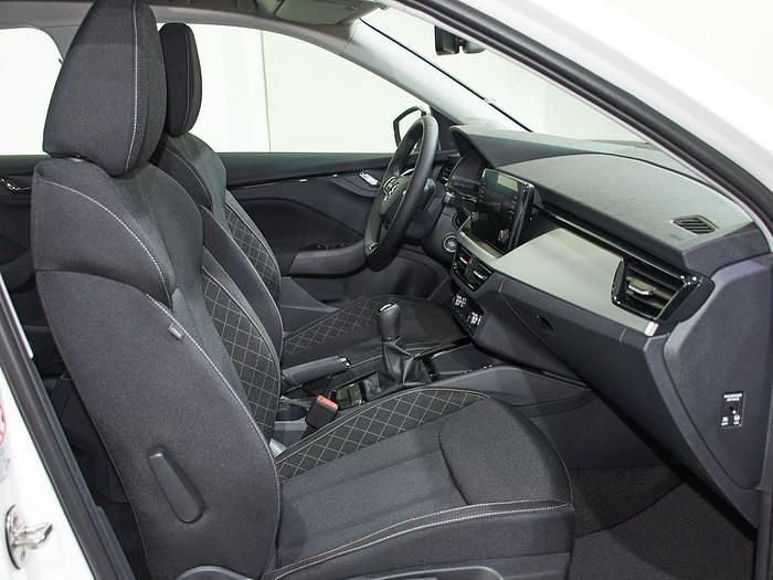 Usado Skoda Kamiq Ambition 110 CV (80 kW) 2022 Blanco SUV