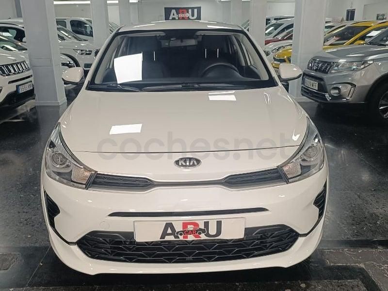 Usado Kia Rio 84 CV (61 kW) 2020 Blanco Berlina