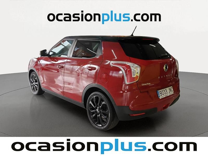 Usado Ssangyong (KGM) Tivoli Limited 115 CV (84 kW) 2016 Rojo SUV