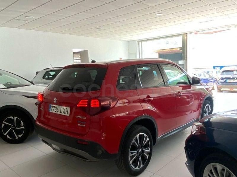 Usado Suzuki Vitara GLX 116 CV (85 kW) 2022 Granate SUV