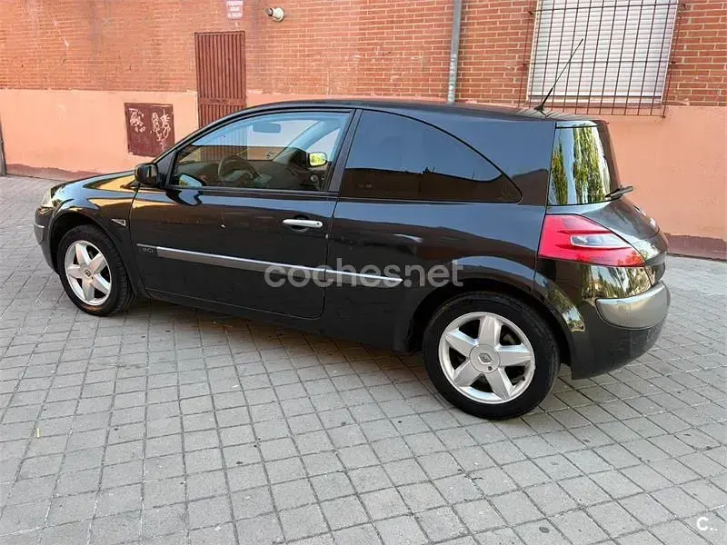 Usado Renault Mégane II Dynamique 105 CV (77 kW) 2007 Negro Berlina