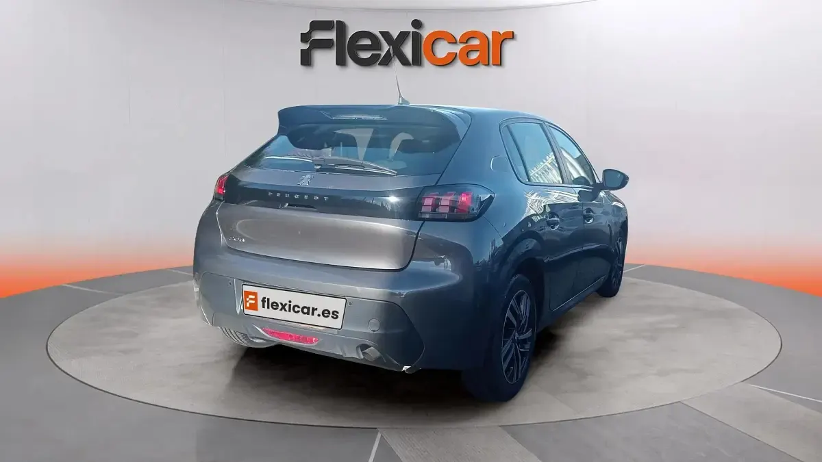 Usado Peugeot 208 Active 102 CV (75 kW) 2022 Gris Utilitario