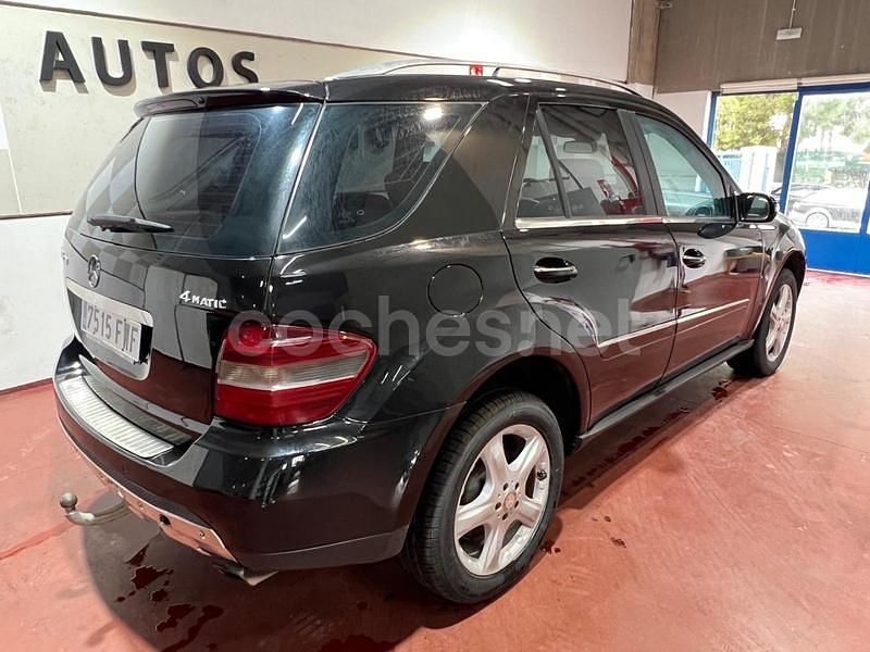 Usado Mercedes ML320 224 CV (164 kW) 2007 Negro SUV
