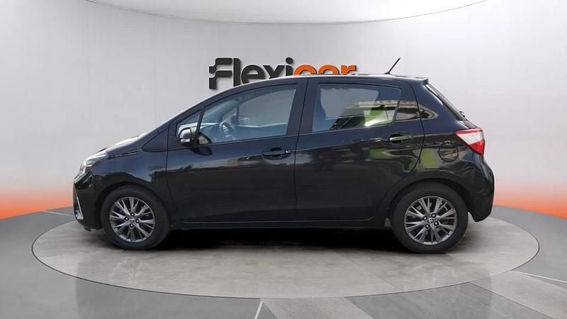 Usado Toyota Yaris Active 69 CV (50 kW) 2020 Negro Berlina