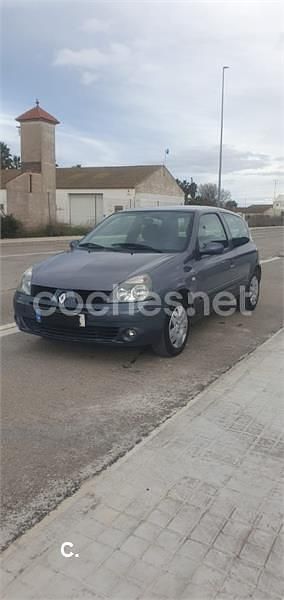 Usado Renault Clio II Expression 65 CV (47 kW) 2005 Azul Berlina
