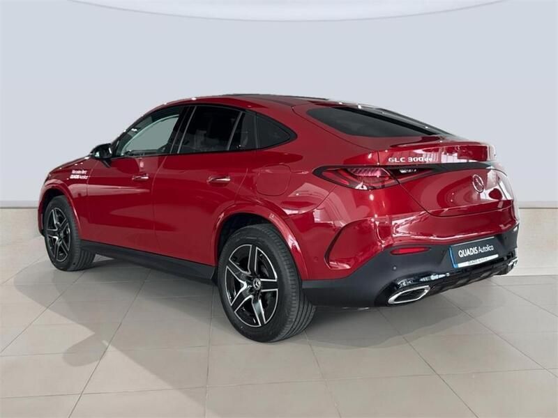 Usado Mercedes GLC300e 333 CV (244 kW) 2025 Rojo patagonia Coupe