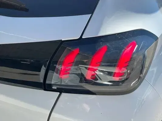 Usado Peugeot 208 Allure 75 CV (55 kW) 2022 Utilitario
