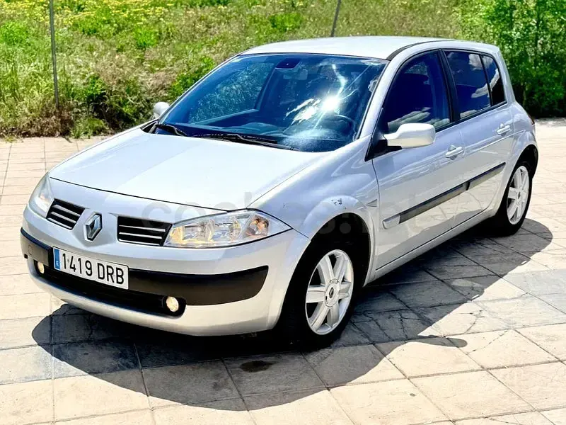 Usado Renault Mégane Authentique 115 CV (84 kW) 2005 Gris / plata Berlina