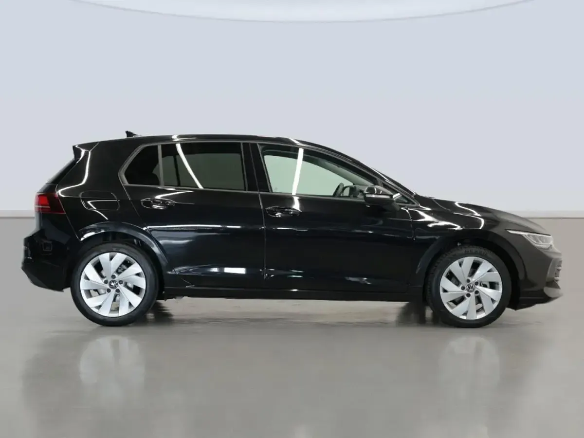 Używany VW Golf VIII 116 KM (85 kW) 2025 Czarny