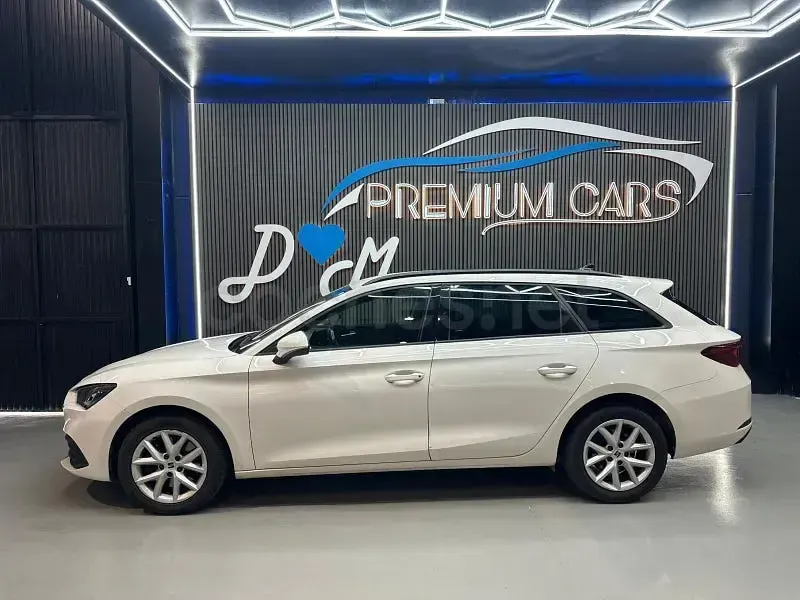 Usado Seat Leon Reference 115 CV (84 kW) 2021 Blanco Familiar