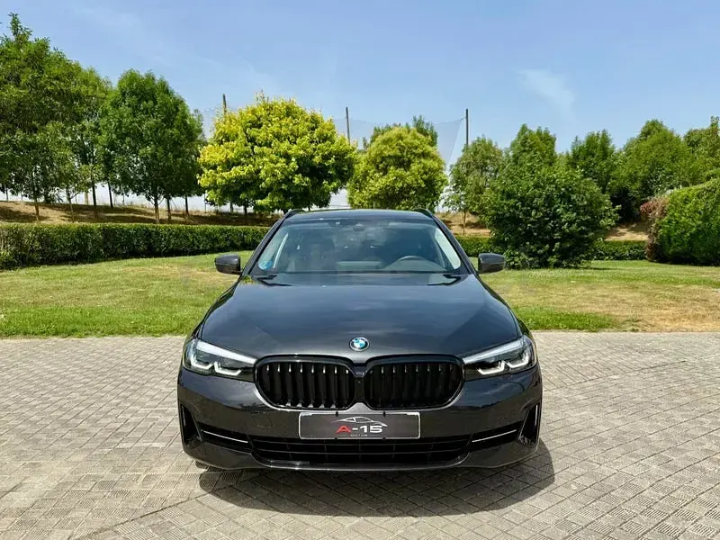 Usado BMW 520 Comfort Edition 190 CV (139 kW) 2023 Gris / plata Familiar