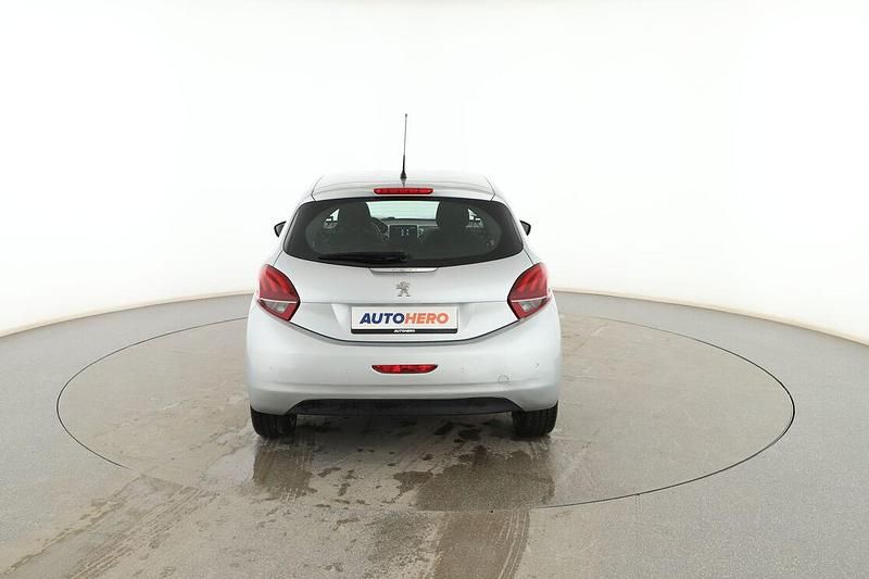 Usado Peugeot 208 Signature Sky 82 CV (60 kW) 2018 Gris Utilitario