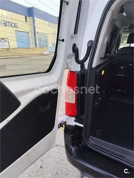 Usado Citroën Berlingo Business Class 102 CV (75 kW) 2021 Blanco Monovolumen