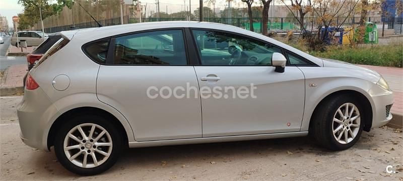 Usado Seat Leon Copa 105 CV (77 kW) 2013 Gris / plata Berlina