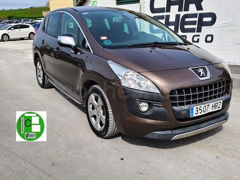 Usado Peugeot 3008 Access 120 CV (88 kW) 2013 Marrón Familiar