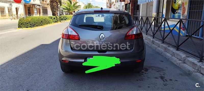 Usado Renault Mégane Dynamique 105 CV (77 kW) 2009 Gris / plata Berlina