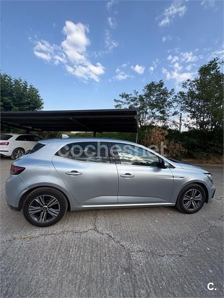 Usado Renault Mégane IV Zen 115 CV (84 kW) 2021 Gris / plata Berlina