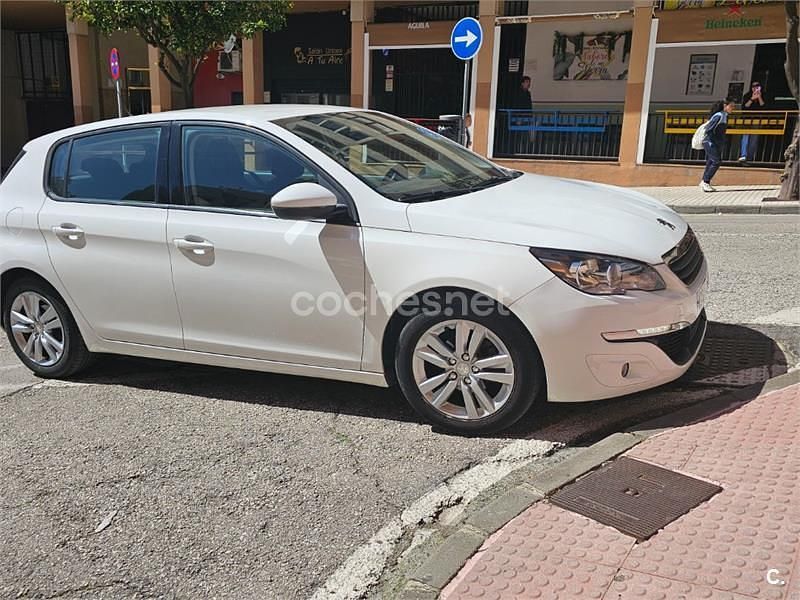 Usado Peugeot 308 Active 92 CV (67 kW) 2014 Blanco Berlina