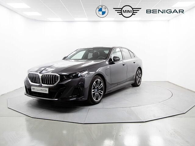 Gris / plata Usado 2025 BMW 530e Comfort Edition Berlina | 63.900 € (Caro) - Imagen 1/4