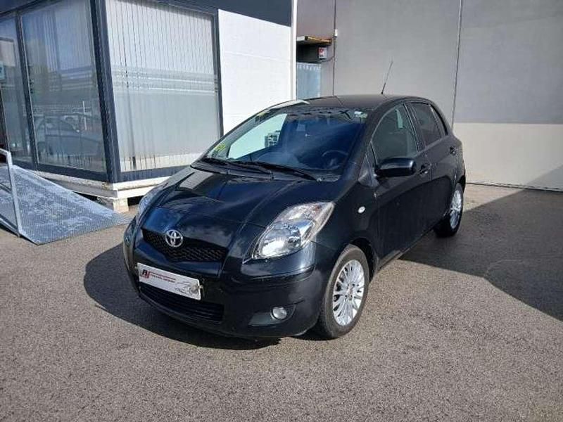 Usado Toyota Yaris 90 CV (66 kW) 2010 Negro Utilitario