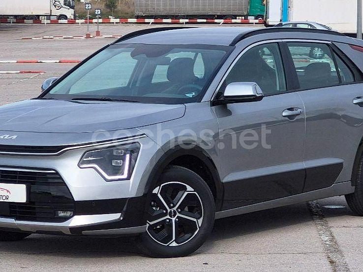 Gris / plata Usado 2023 Kia Niro SUV | 24.900 € (Precio justo) - Imagen 1/4