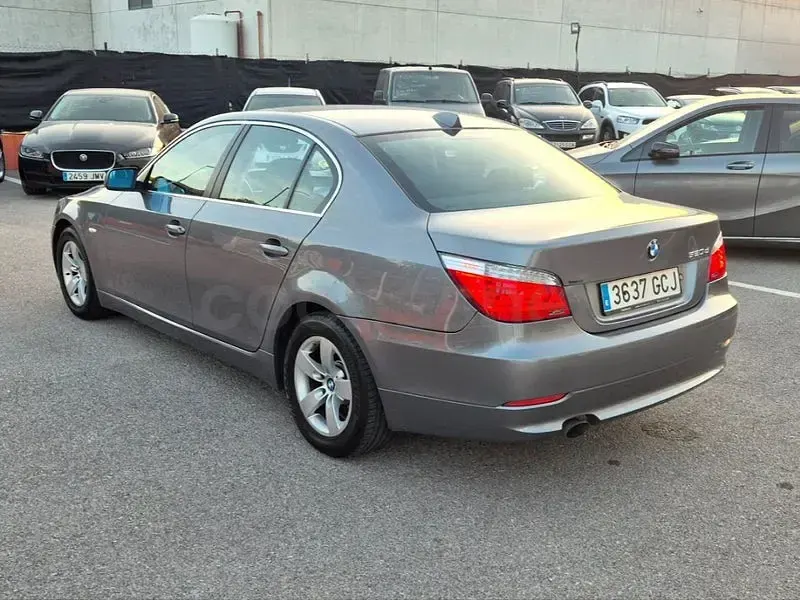 Usado BMW 520 177 CV (130 kW) 2008 Gris / plata Berlina