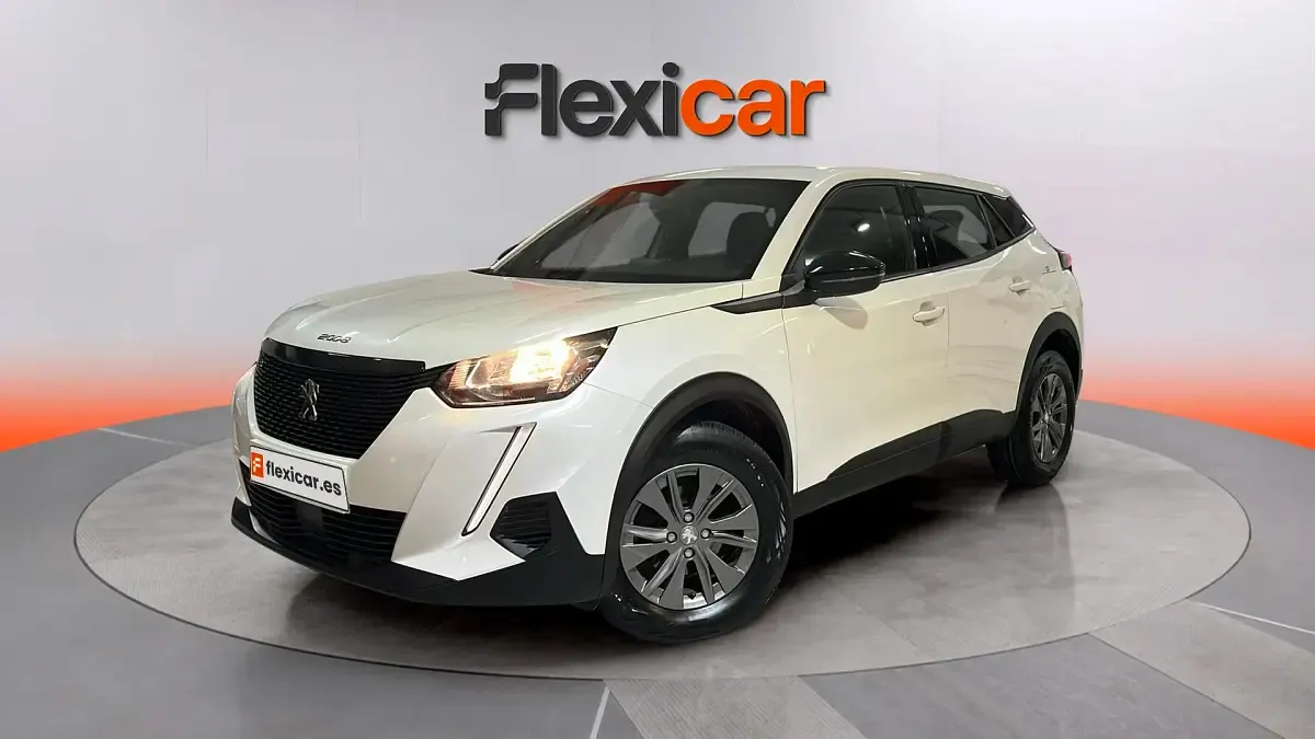 Usado Peugeot 2008 Active 100 CV (73 kW) 2023 Blanco SUV