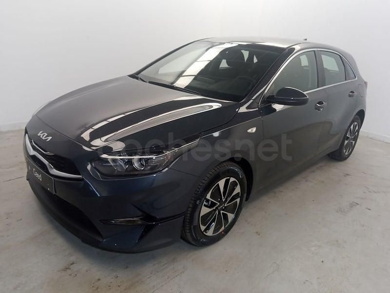 Usado Kia Ceed 100 CV (73 kW) 2024 Negro Utilitario