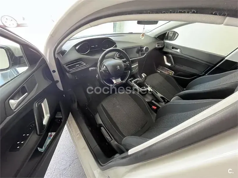 Usado Peugeot 308 Business-Line 100 CV (73 kW) 2018 Blanco Berlina