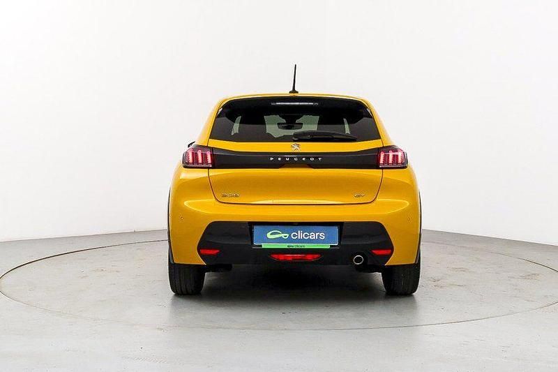 Usado Peugeot 208 GT 100 CV (73 kW) 2021 Amarillo Utilitario
