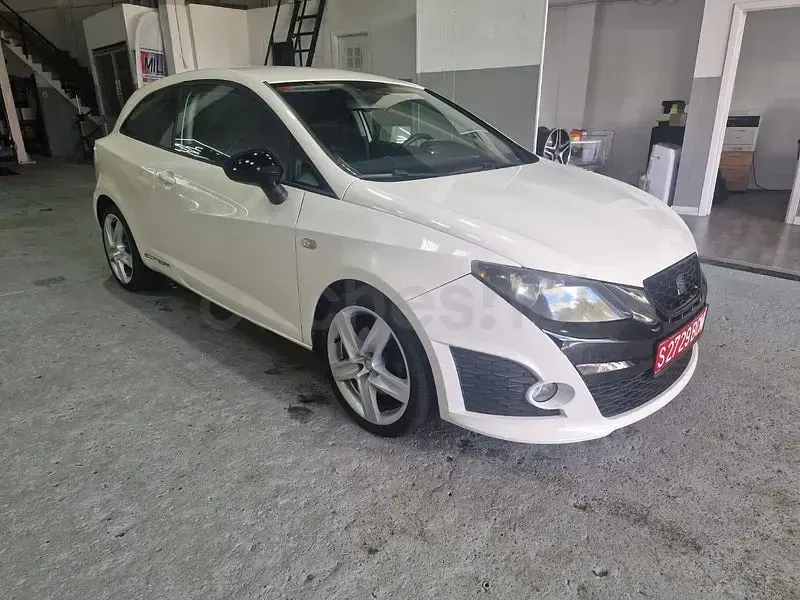 Usado Seat Ibiza SC FR 143 CV (105 kW) 2010 Blanco Utilitario
