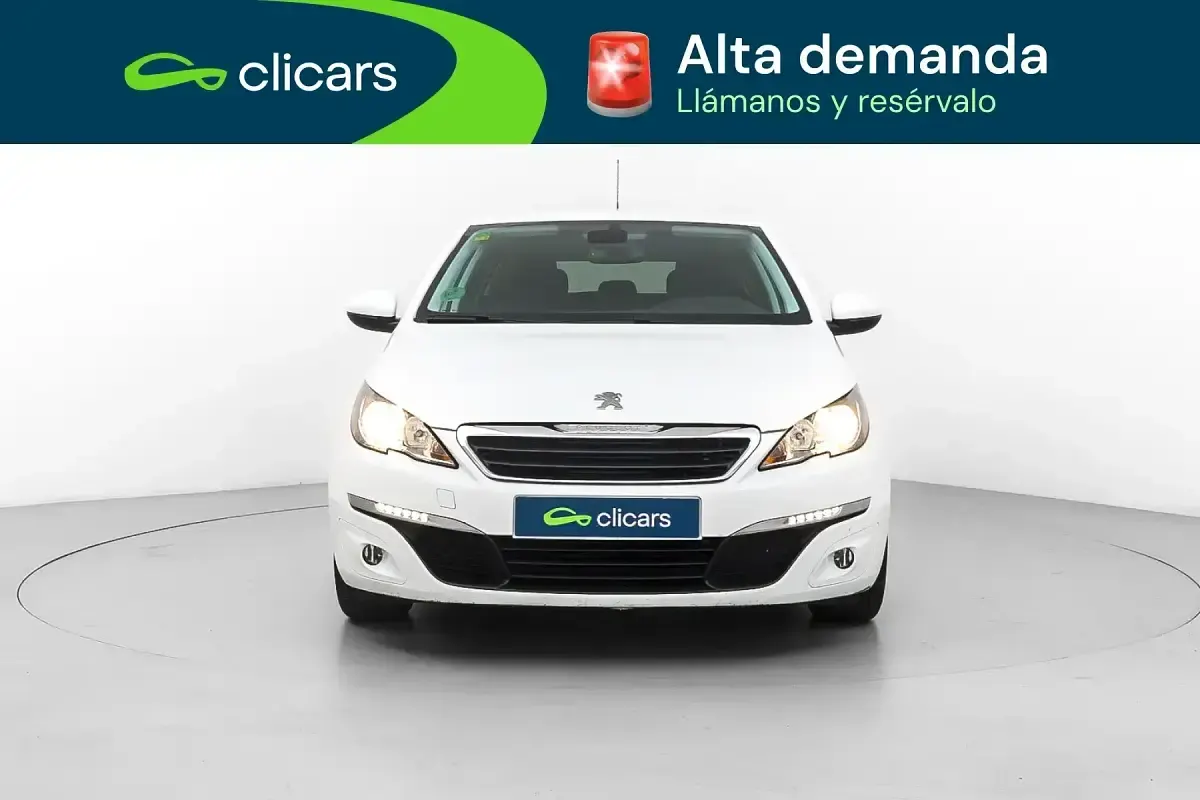 Usado Peugeot 308 Style 120 CV (88 kW) 2015 Blanco Berlina