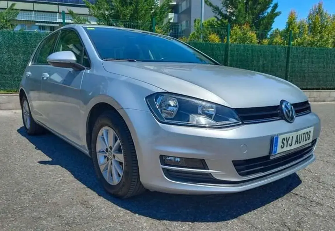 Usado VW Golf VII 116 CV (85 kW) 2017 Plateado Utilitario