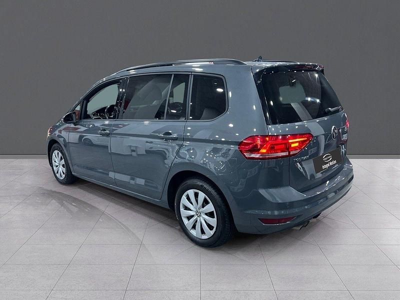 Usado VW Touran Advance 149 CV (109 kW) 2020 Grisnegro Monovolumen