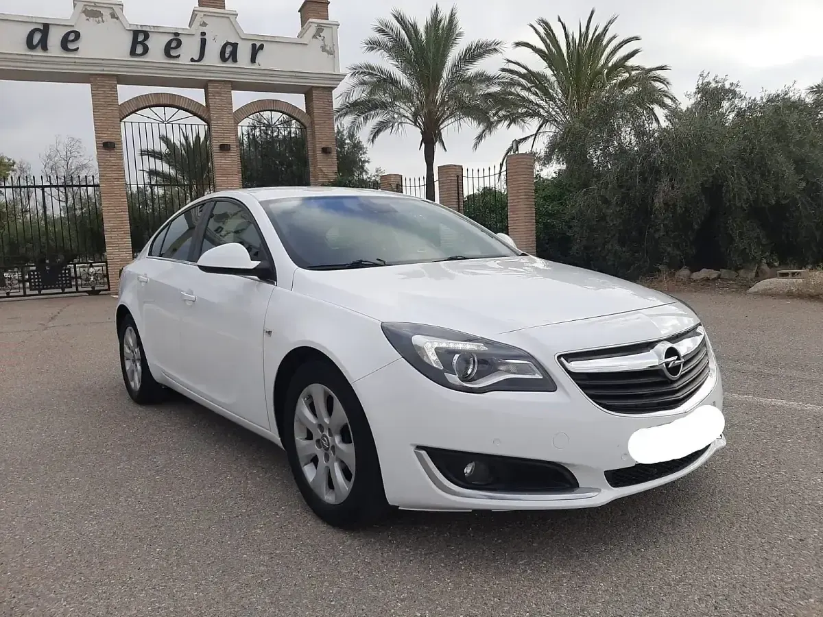 Usado Opel Insignia Business 136 CV (100 kW) 2017 Blanco Berlina