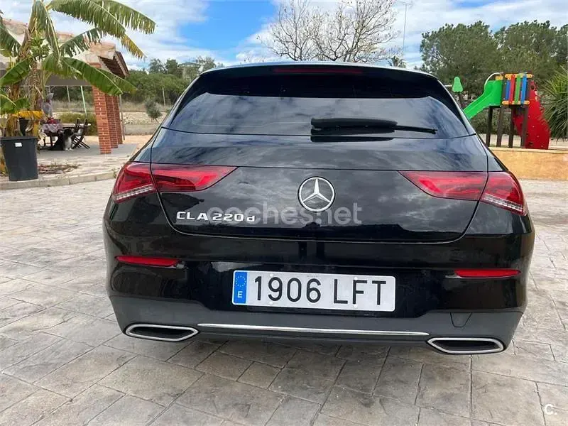 Usado Mercedes CLA220 Shooting Brake 190 CV (139 kW) 2020 Negro Familiar