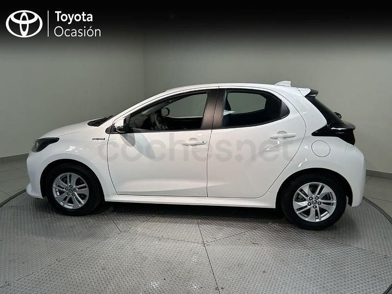 Usado Toyota Yaris Hybrid Business Edition 116 CV (85 kW) 2021 Blanco Berlina