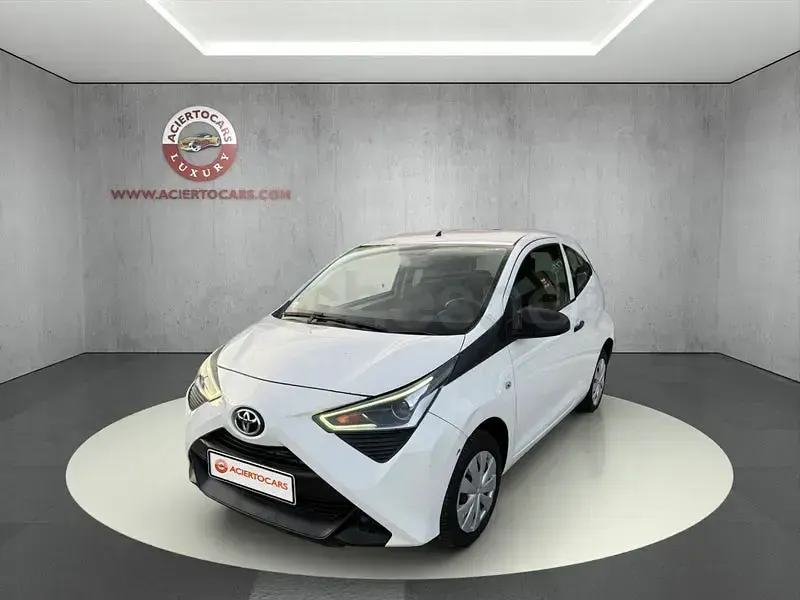 Usado Toyota Aygo X-cite 72 CV (52 kW) 2019 Blanco Utilitario