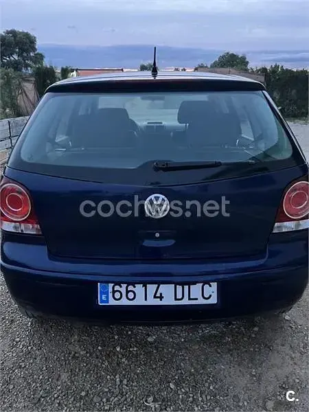 Usado VW Polo Advance 70 CV (51 kW) 2005 Azul Utilitario