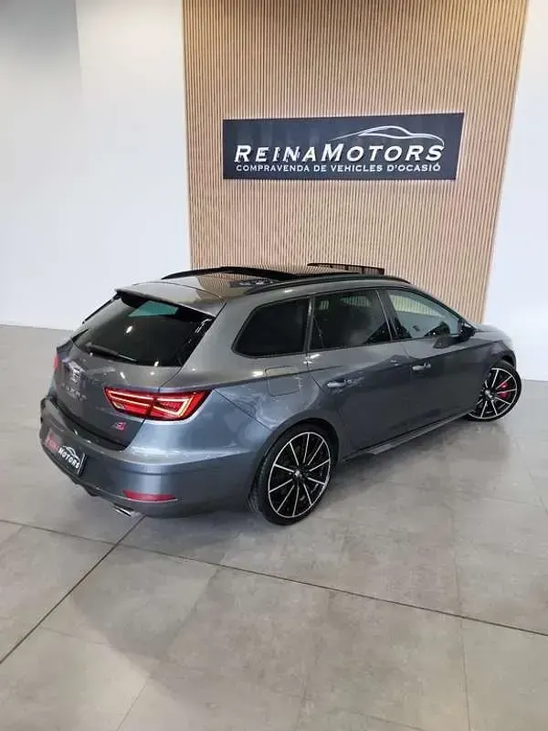 Usado Seat Leon ST 4Drive 300 CV (220 kW) 2018 Gris Familiar